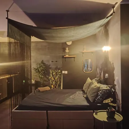Bed & Breakfast Station Des Plaisirs Loveroom